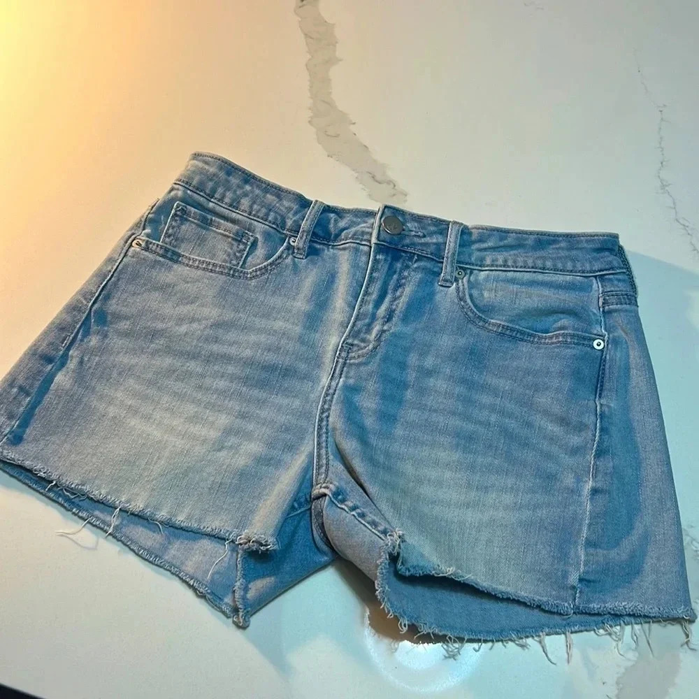 Calvin Klein  Light denim jean shorts.‎ Size 26